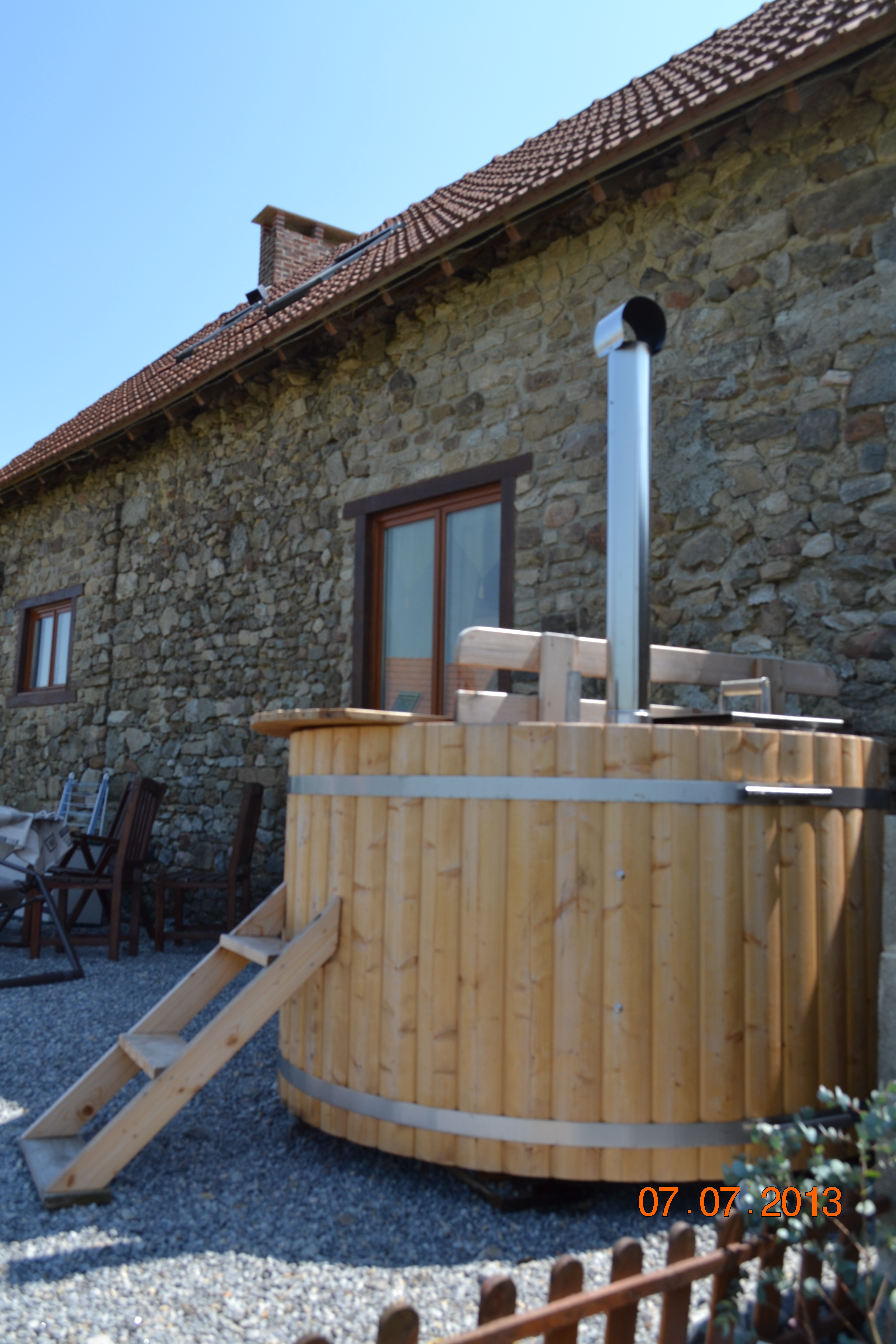 Spruce timber hot tub in Tardes, France - Wooden Hot Tubs and Barrel Saunas